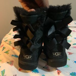Size 7 toddler Uggs black bailey double bow